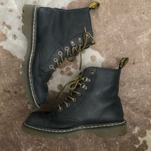 Men’s Dr. Martens Boot Size 9